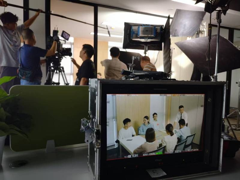 卓尼县TVC拍摄公司：科技产品视觉化大师，诠释未来感与功能美学